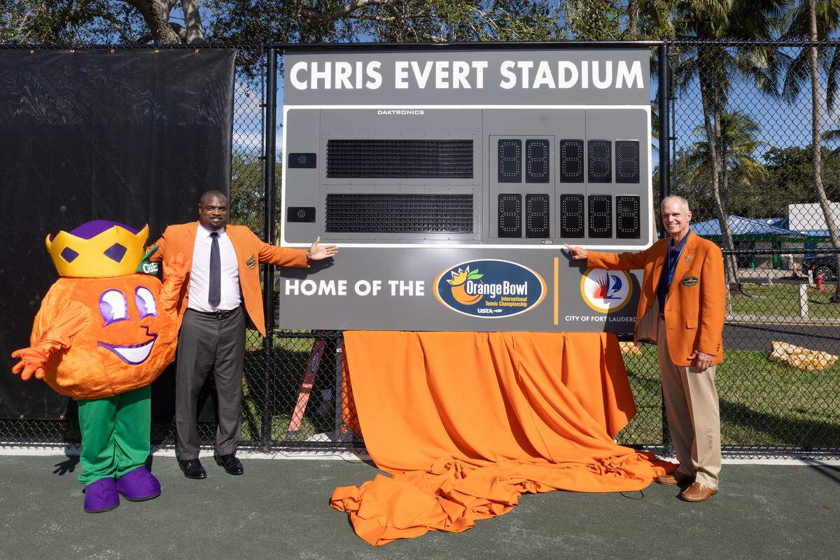 Henri W. Crockett and Doug Wiley during the Chris Evert Court Dedication Ceremony at the Orange Bowl at the Jimmy Evert Tennis Center on Monday, December 8, 2025 in Fort Lauderdale, Florida. (Photo by Robby Illanes/USTA)
