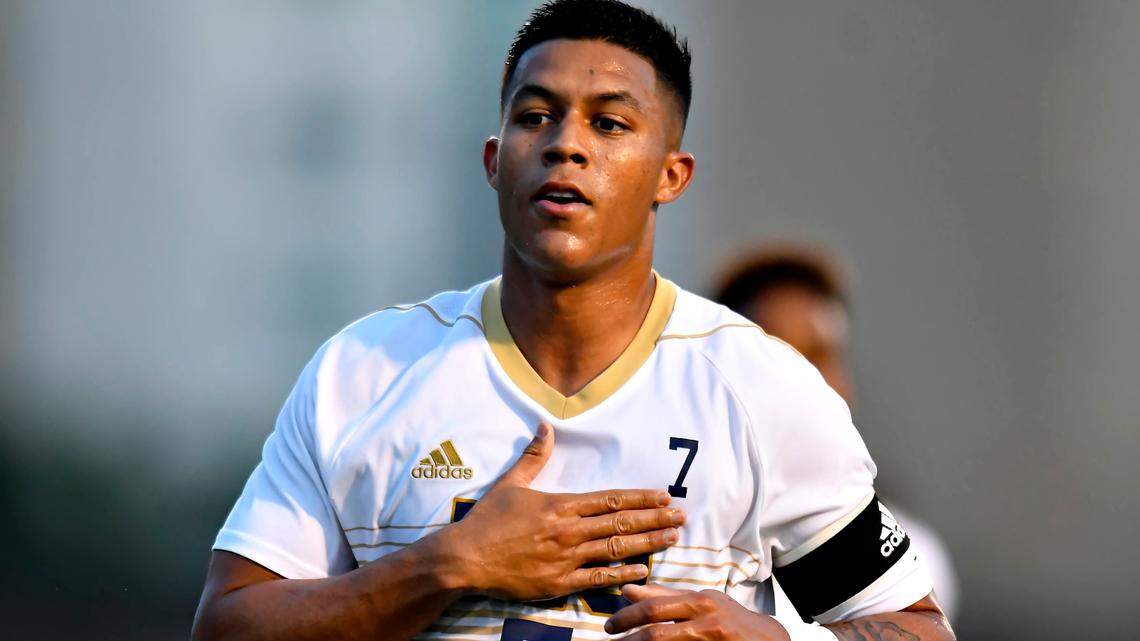 FIU’s Santiago Patino (7).