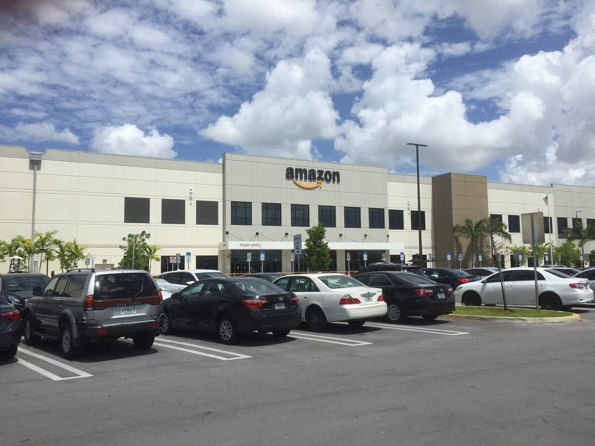 La nueva sede de distribución de Amazon en Opa-locka. Tiene el tamaño de 14 terrenos de football.
