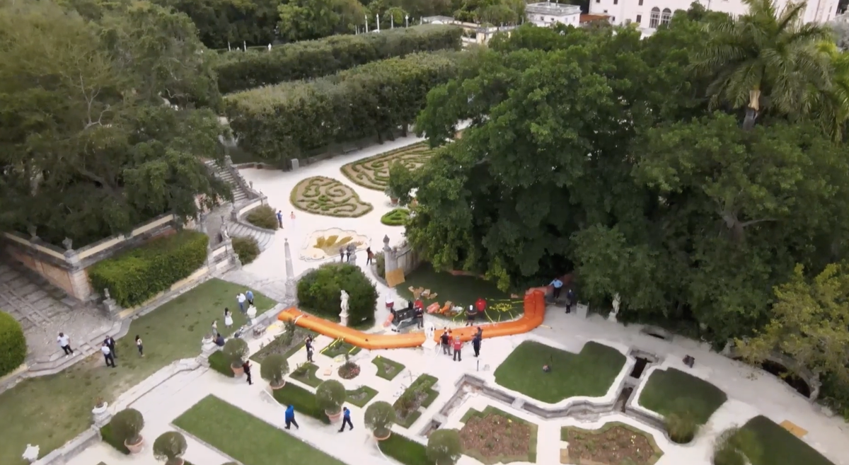 Vizcaya Museums and Gardens tiene previsto usar unos tubos hinchables de agua llamados presas tigre que están diseñados para bloquear el agua de las inundaciones de los jardines y las zonas bajas de la Casa Principal durante los huracanes.