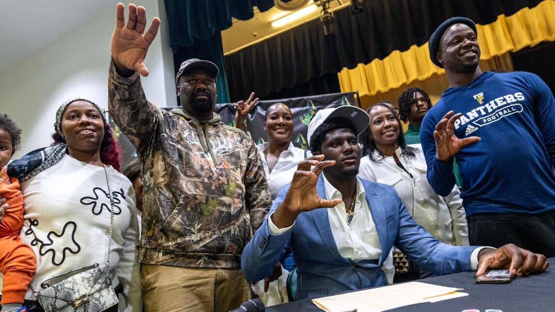 FIU football coach Willie Simmons breaks down Panthers’ 2025 recruiting class