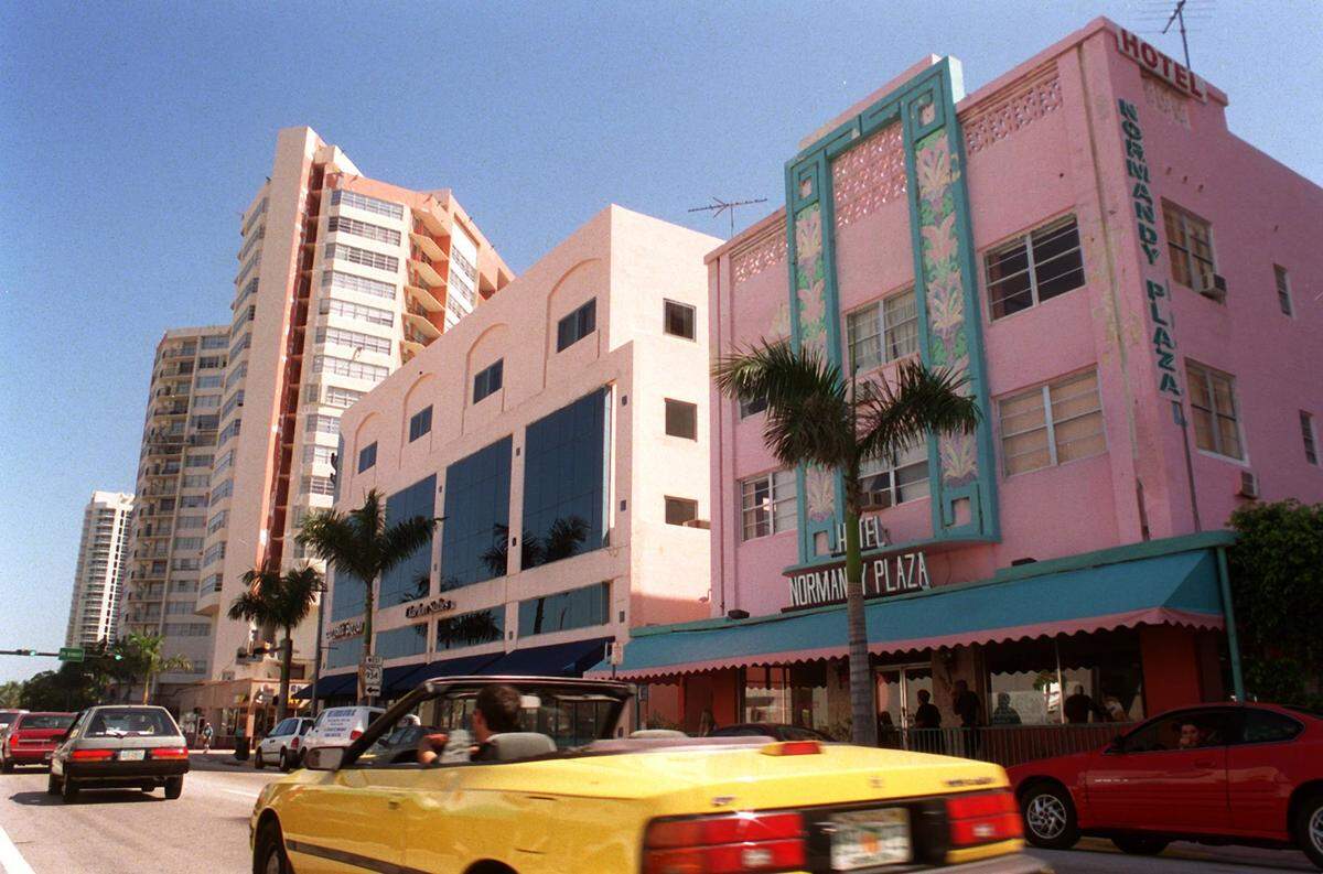 A view of Collins Avenue between 70th and 71st streets in 2001. The Normandy Plaza can be seen in the foreground.