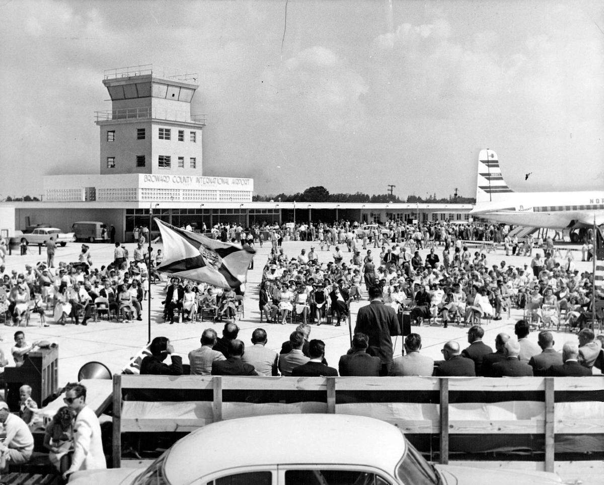 Crowds at the Fort Lauderdale airport in 1965.
