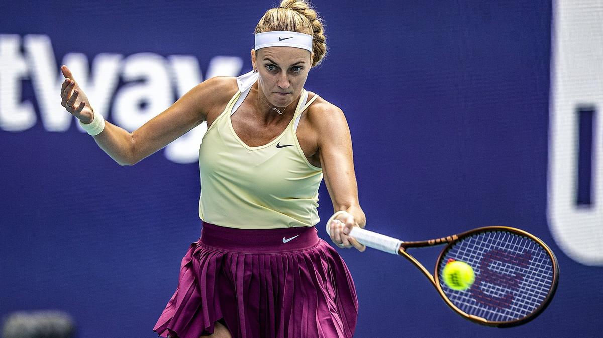 Petra Kvitová, (CZE), returns against Sorana Cîrstea (ROM), during the women’s singles semifinals at the Miami Open tennis tournament in the Hard Rock Stadium in Miami Gardens, on Friday March 31, 2023.