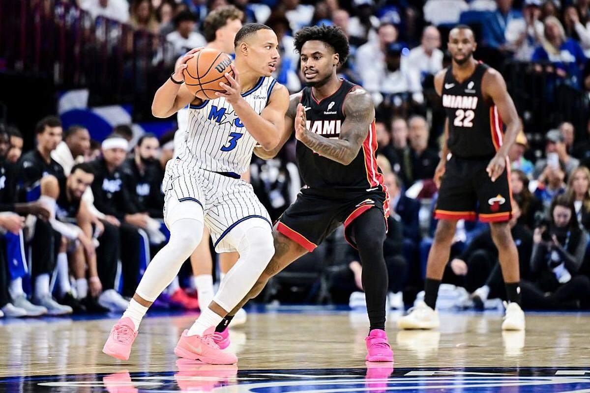 ORLANDO, FLORIDA - OCTOBER 22: Desmond Bane #3 of the Orlando Magic looks to pass the ball against Davion Mitchell #45 of the Miami Heat in the first half of the game at Kia Center on October 22, 2025 in Orlando, Florida. NOTE TO USER: User expressly acknowledges and agrees that, by downloading and or using this photograph, User is consenting to the terms and conditions of the Getty Images License Agreement. (Photo by Julio Aguilar/Getty Images)
