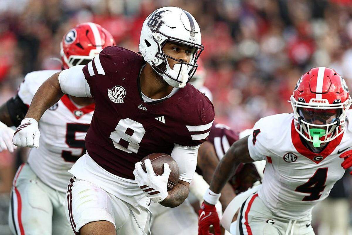 STARKVILLE, MISSISSIPPI - NOVEMBER 08: Seydou Traore #8 of the Mississippi State Bulldogs carries the ball during the second half against the Georgia Bulldogs at Davis Wade Stadium on November 08, 2025 in Starkville, Mississippi. (Photo by Justin Ford/Getty Images)