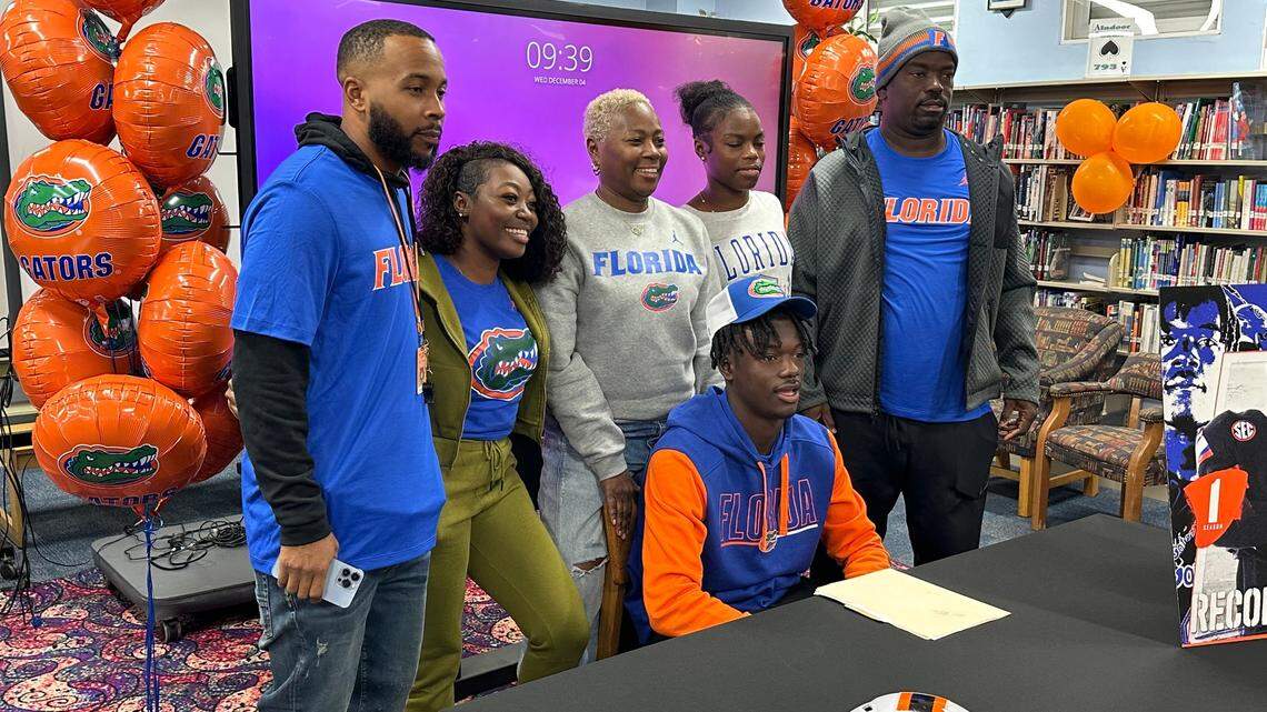 ‘The Little Gator’ is officially a Gator as Booker T.’s Ben Hanks signs with Florida
