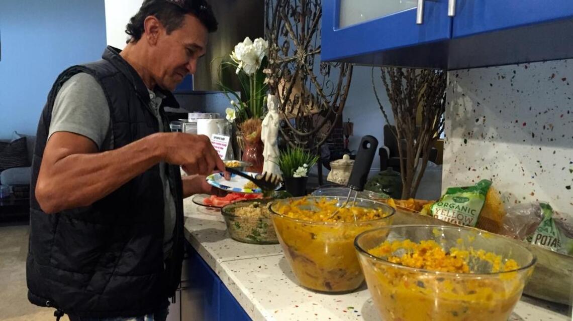 Meet up to eat up: Miami food clubs connect online communities in real life