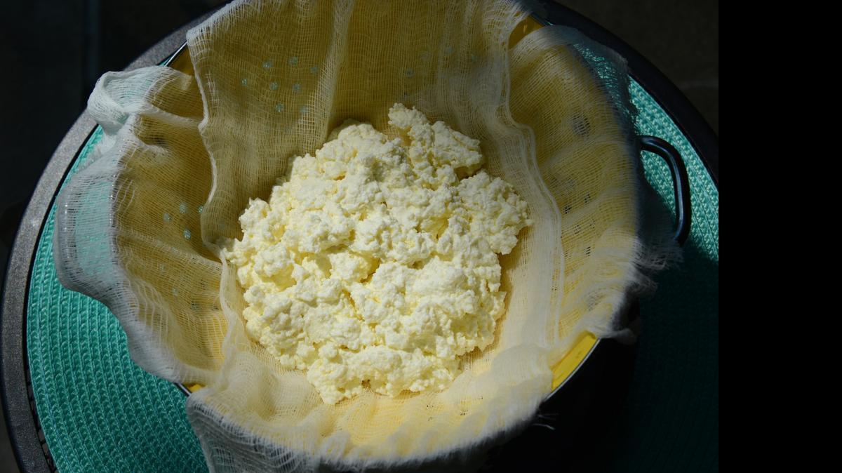 
Fresh Ricotta Cheese: Drain to desired consistency in a cheesecloth-lined colander. 
