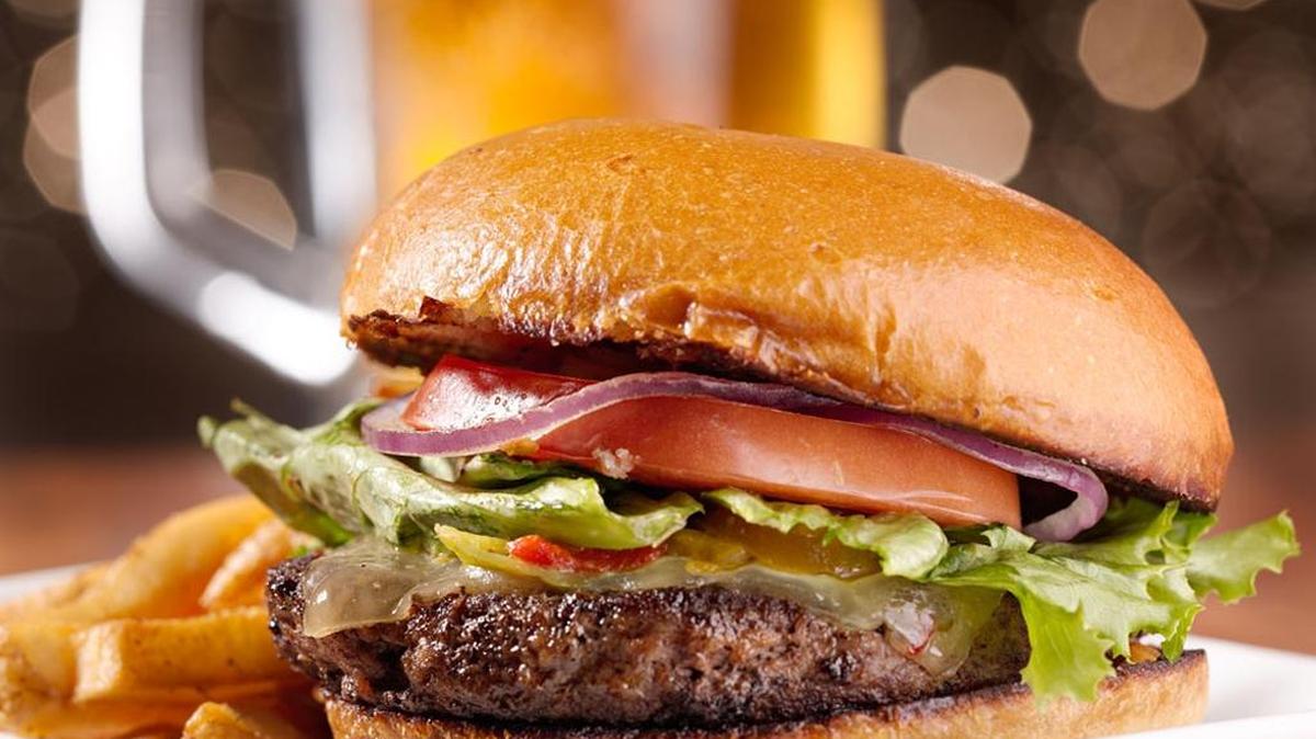 Flashback Diner’s cheeseburger.