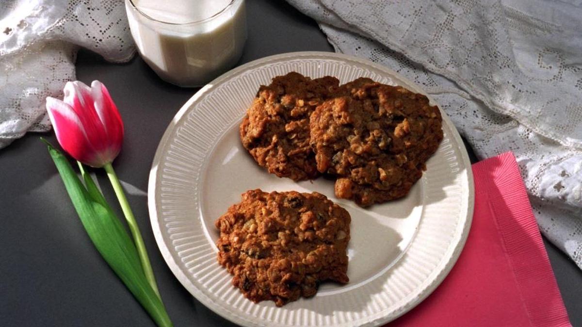 Dollar General recalled packs of Clover Valley Iced Oatmeal Cookies in 44 states after a mistake in production put macaroons, which have milk and nuts, in the cookie packs. This creates a serious danger for those with certain food allergies.