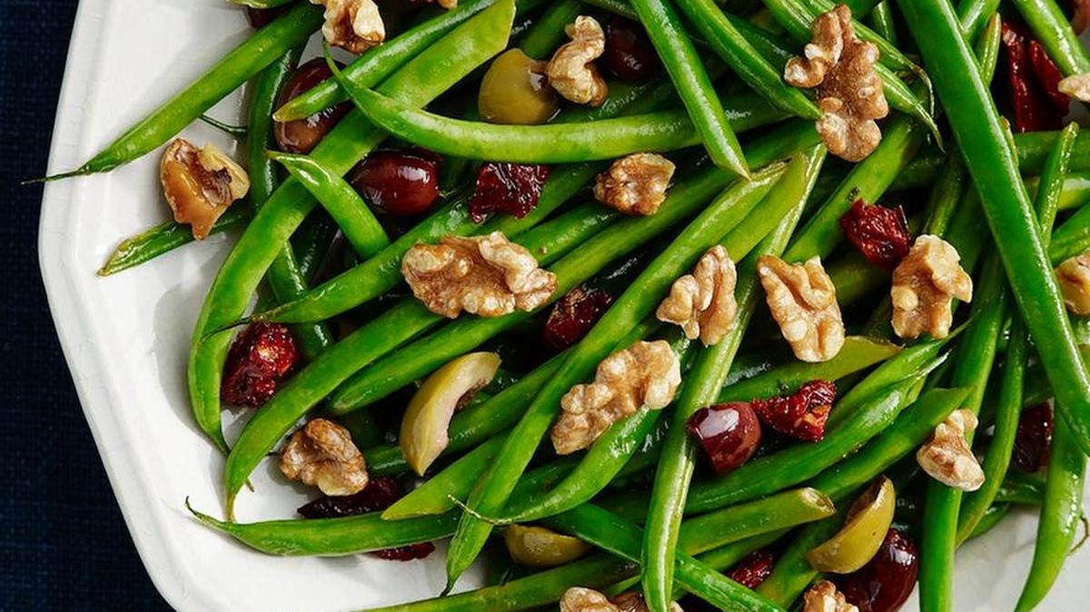 Green beans with olives, sun-dried tomatoes and walnuts.