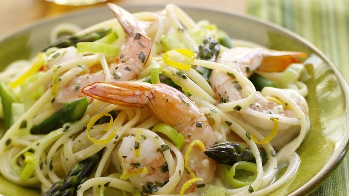 Shrimp with asparagus and pasta.