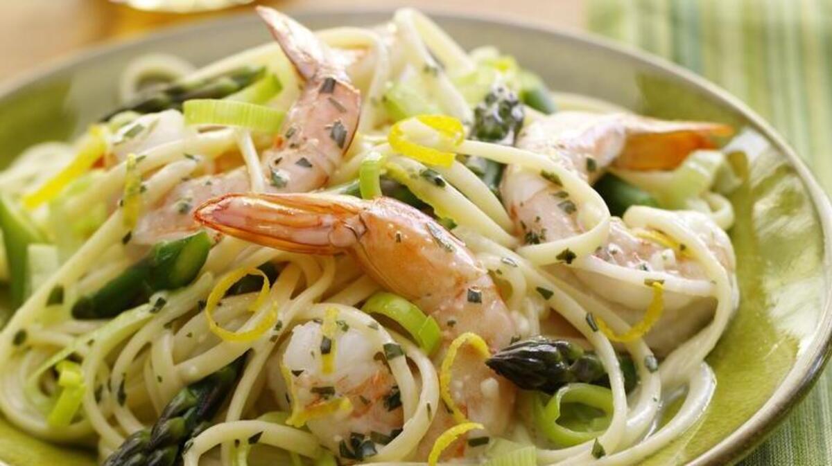 Shrimp with asparagus and pasta.