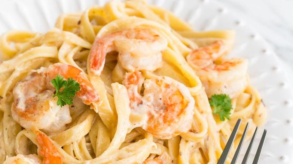 Shrimp with fettucine.