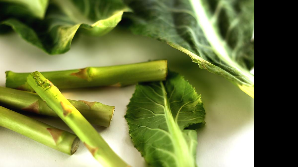 
Don’t throw it out: Asparagus stalks and cauliflower leaves can be turned into delicious dishes that are nutritionally significant.
