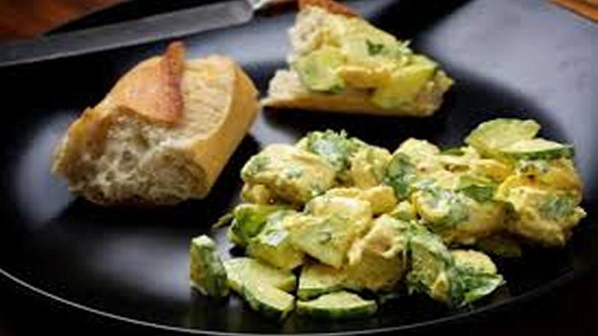 Big flavors add to tandoori chicken salad.