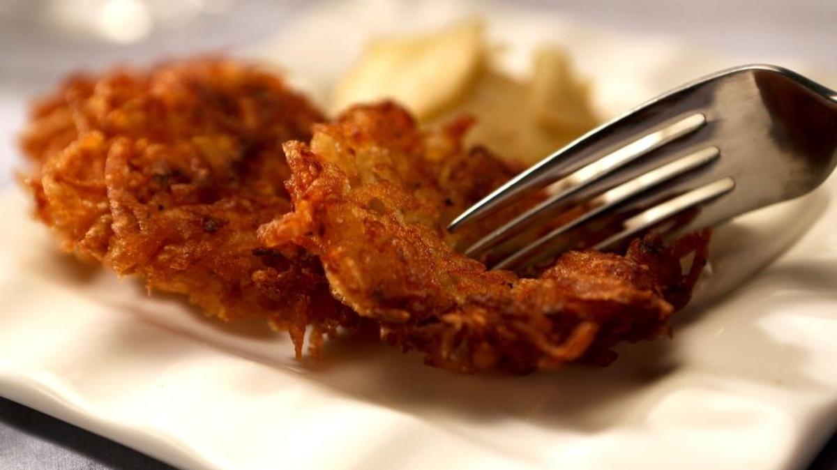 Fried latkes, made from potatoes, are a traditional Hanukkah dish. They’re traditionally served with applesauce and sour cream.