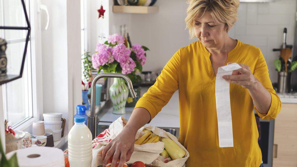 Learn the best tips for saving on holiday groceries.