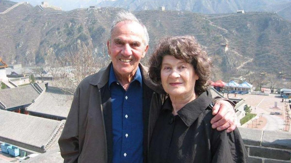 Si Liberman and his wife Dorothy at the Great Wall of China in 2009.