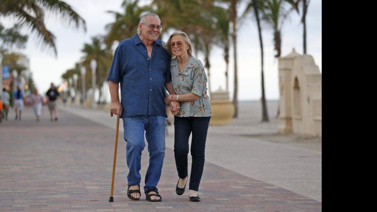 <cutline_leadin>ACTIVE, HAPPY:</cutline_leadin> Alan and Shelly Stieb walk regularly along the Hollywood Broadwalk. They stay socially and physically active. But many seniors do not.<252><137>heir Rx for happiness is staying busy, social and physically active.<252>on Friday, April 17, 2015. STORY FOR THE AGING HEALTH SECTION ABOUT WAYS SENIORS CAN FIGHT DEPRESSION THROUGH EXERCISE.<252><137>