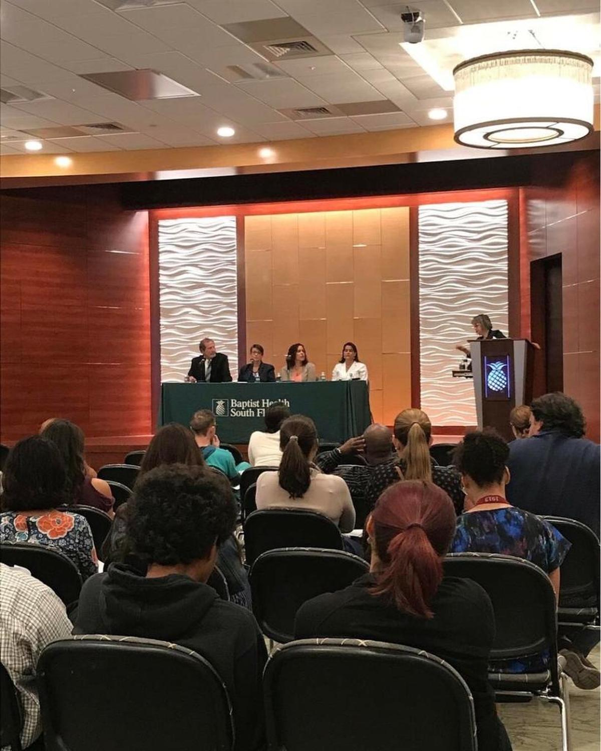 A crowd of parents and teenagers listen as panelists Dr. Elizabeth Skjoldal, Nicole Rodriguez, Dr. Julie Kanter, Frank Zenere, and Yvonne Sawyer answers parents’ talk about “13 Reasons Why.”