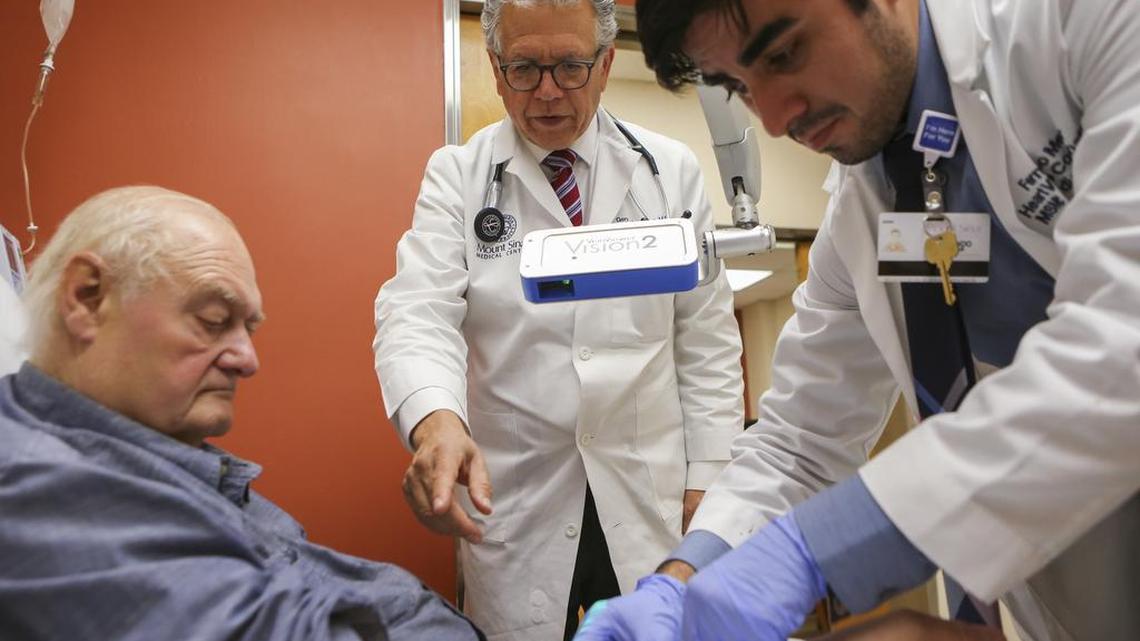 Diabetes patient Richard Curren, left, prepares to receive intravenous chelation therapy or a placebo while Dr. Gervasio Lamas, chief of cardiology at Mount Sinai Medical Center, supervises Fernando Melgar, a medical assistant administering the dosage.