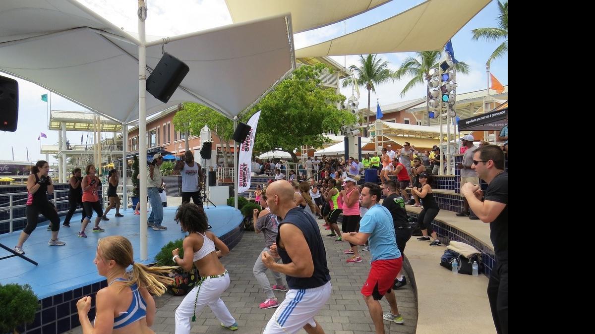 
Breaking a sweat: Tae Bo creator Billy Blanks, center with gray tank top, leads a free group workout at Bayside Marketplace last year. On Saturday, he and others will do the same.
