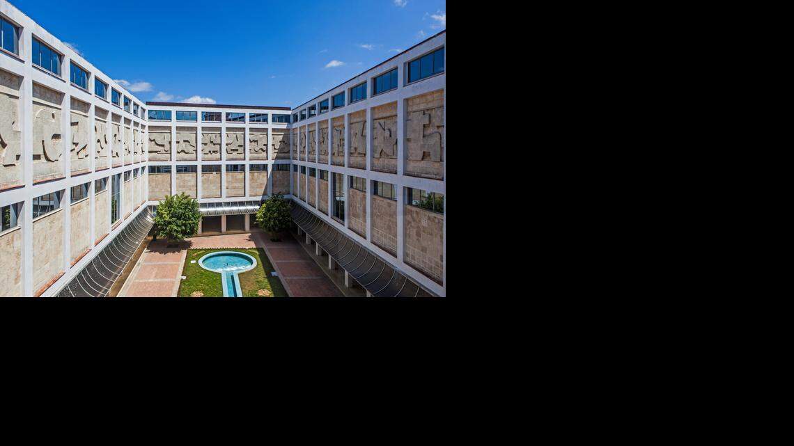 <cutline_leadin>A MUSEUM IN ITSELF:</cutline_leadin> The courtyard of the National Museum of Fine Arts (El Museo Nacional de Bellas Artes), which was designed by Alfonso Rodriguez Pichardo and opened in 1954.