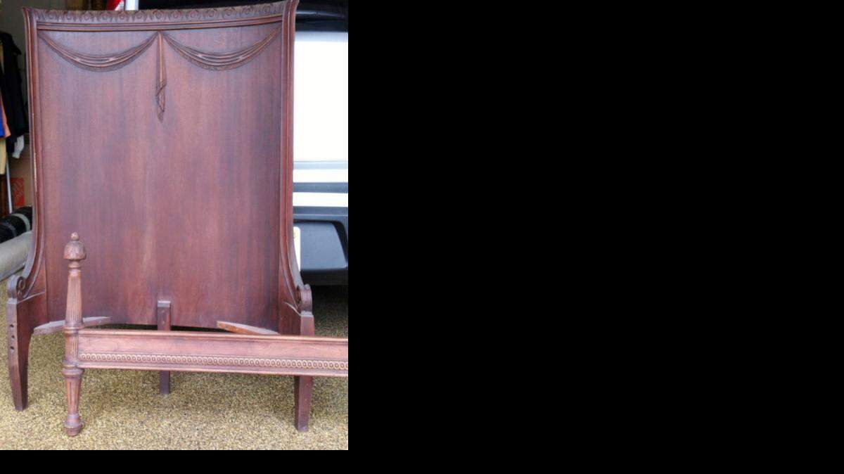 
The headboard and footboard of this bed don’t appears to match.
