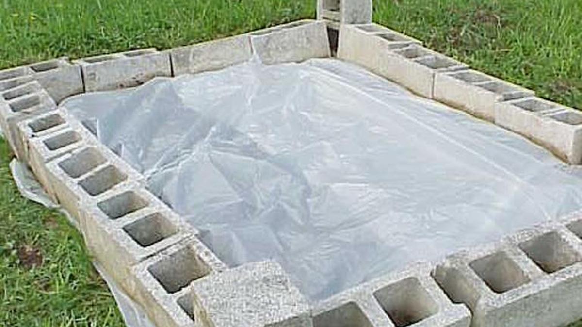 
In August, spread heavy plastic on the garden to solarize the soil before doing fall plantings.

