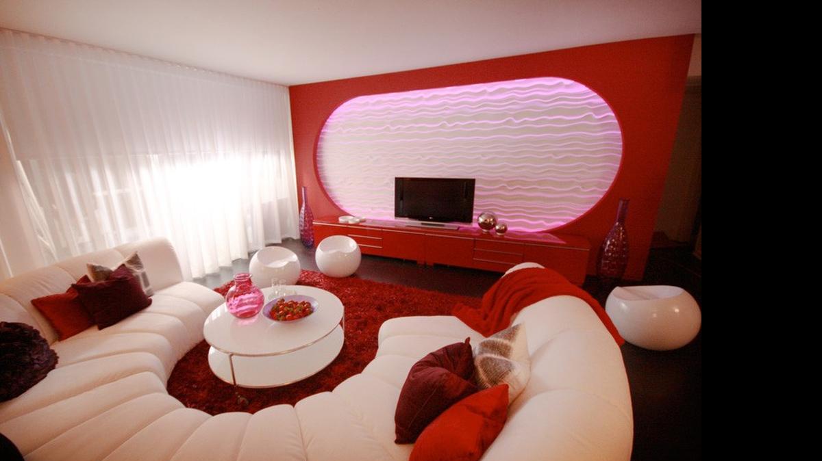 honoring mom:  On Mother’s Day, a room that David Bromstad decorated in red, a color that signifies love — and his mother — to him.