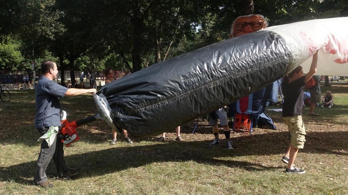 Jonathan Morpurgo blows up his 51-foot joint.