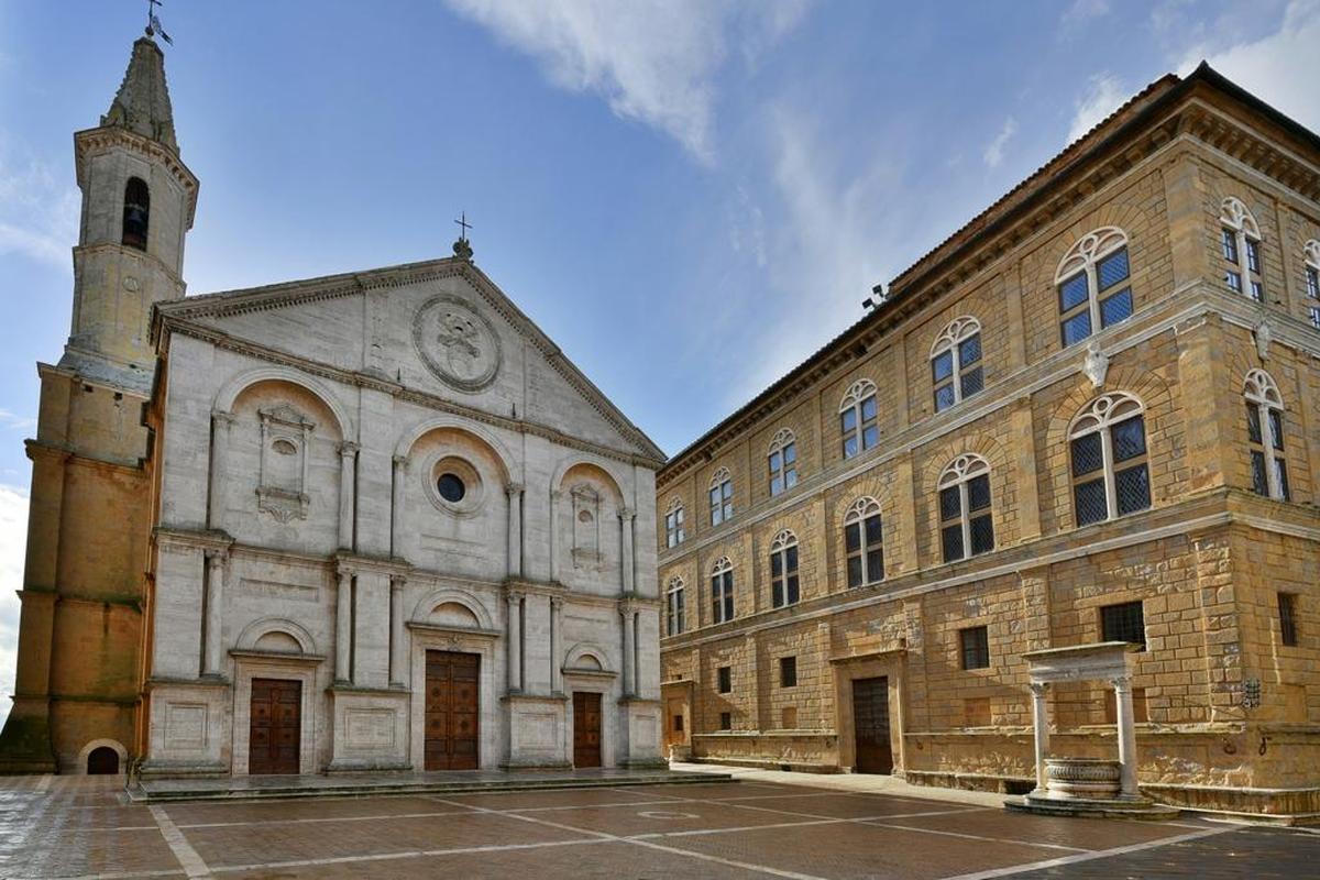 Pienza’s classic main square — with a city hall, two palaces, and a cathedral — is famous for its elegance and artistic unity.