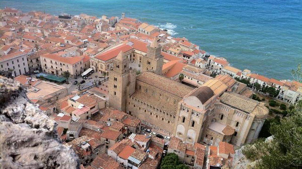 
The Norman cathedral of Cefalu, which dates to the 12th century, is one of many splendid examples of Norman architecture in Sicily that are open to the public and free to visit. 
