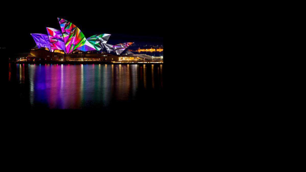 
Lighting the Sails, Sydney Opera House, Vivid Sydney 2014. 
