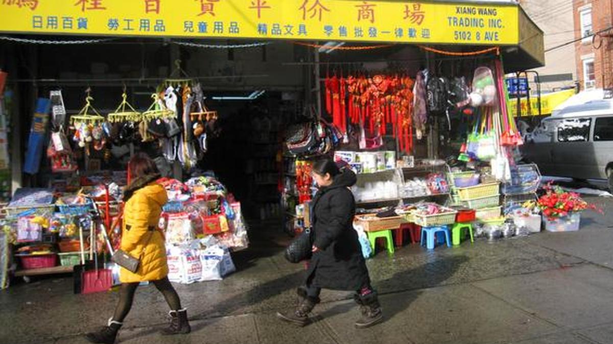 
This time of year, many stores display red hanging lanterns in advance of the Lunar New Year celebration, as in this section of Sunset Park, which has become one of the city’s biggest Chinese neighborhoods.
