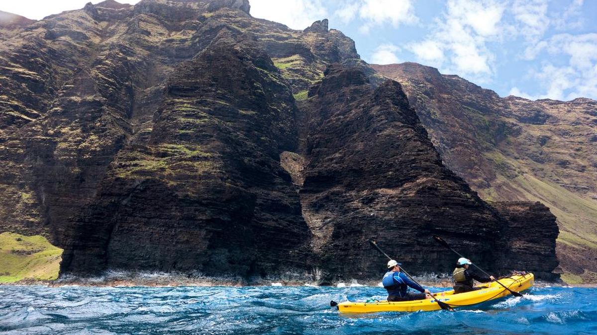 A couple sets out to paddle the arm-aching 17-mile Na Pali Coast of Kauai, Hawaii. “This is a physical challenge,” a kayak guide acknowledges. “But it’s more a test of mental toughness.”