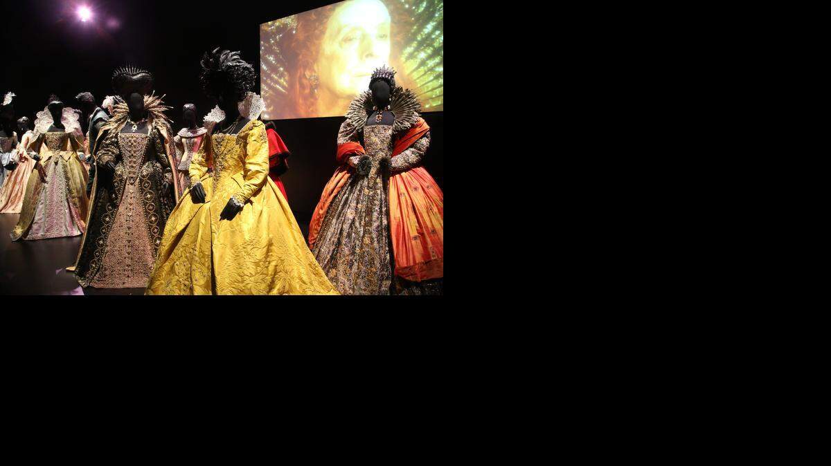 
Iconic costumes from the Golden Age of cinema to the present are on display at the new "Hollywood Costume" exhibition in Los Angeles. 
