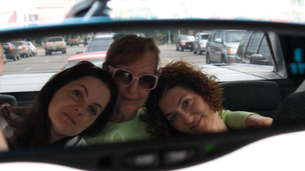 Sascha, Susan and Berns Rothchild on the way to Los Angeles Airport for a girls’ trip to Seattle.