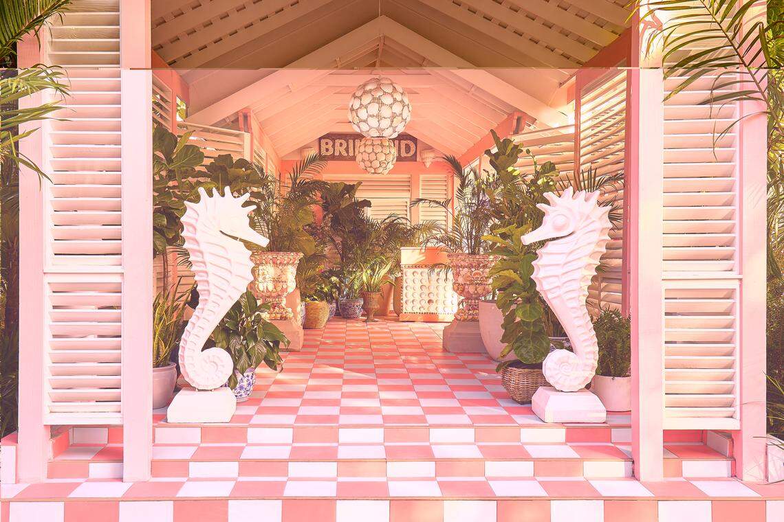 The arrival experience at Coral Sands sets the tone with coral hues, seashell details and tropical glamour.