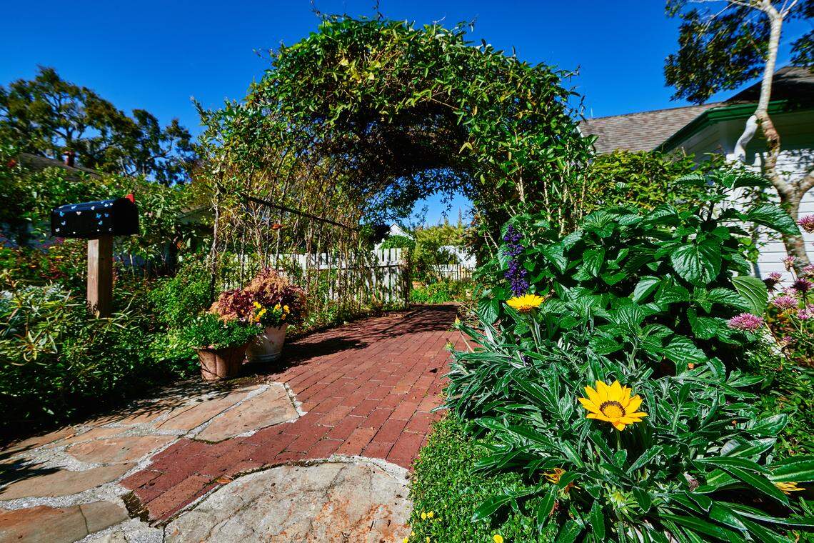 The Harry P. Leu Gardens offer peaceful paths through lush botanical landscapes.