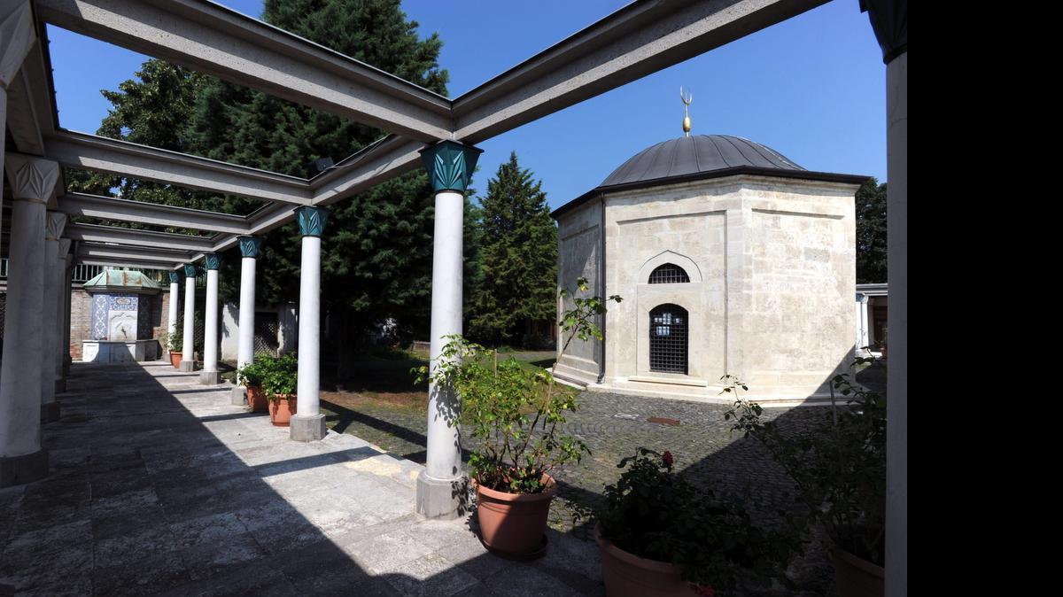 
Gul Baba’s turbe, an octagonal moslim tomb of Turkish dervish Gul Baba built in the 16th century, during the Ottoman Turkish occupation of Hungary, in central Budapest, Hungary. 
