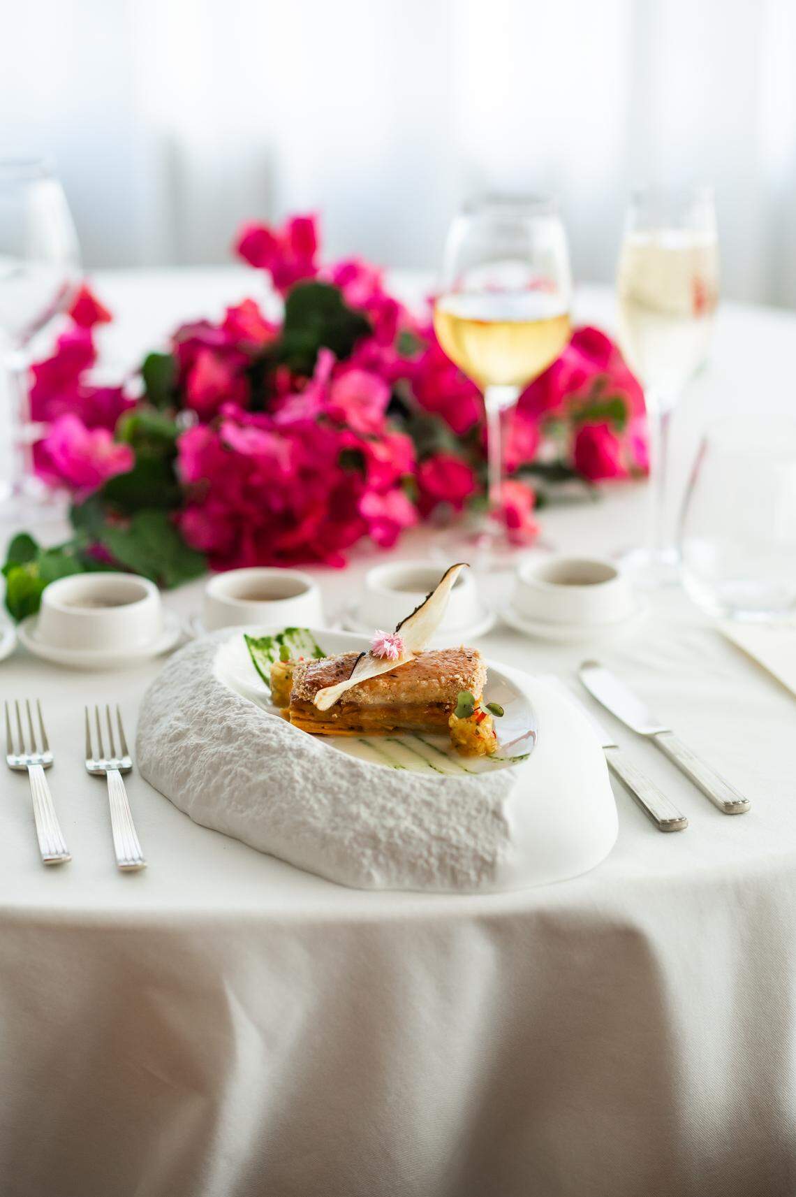 Dinner at Brine, Salterra’s signature restaurant, highlights “white gold” salt harvested from the island’s salinas — each course paired with artisanal flavors like rosemary, citrus, and seaweed.