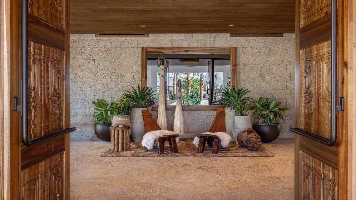  The lobby’s organic design — textured stone, carved wood, and tropical greenery — sets the tone for the resort’s relaxed luxury.