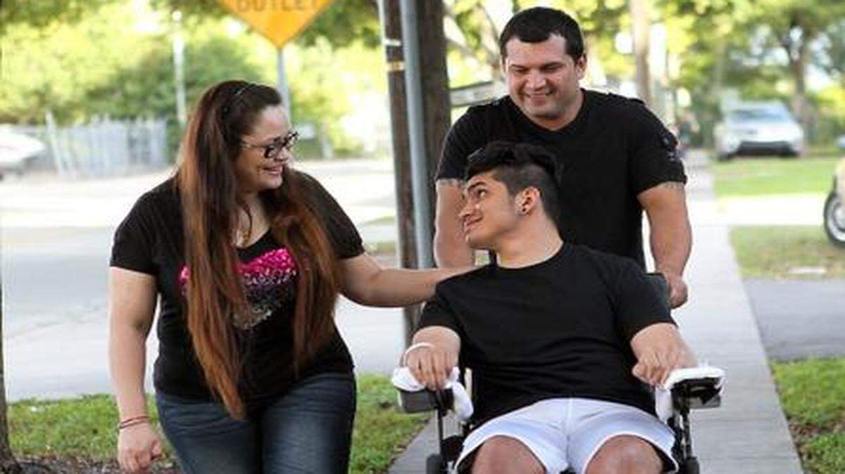 
Kenny Argüello with his parents, Cristina and Humberto Argüello. His progress keeps the family optimistic.


