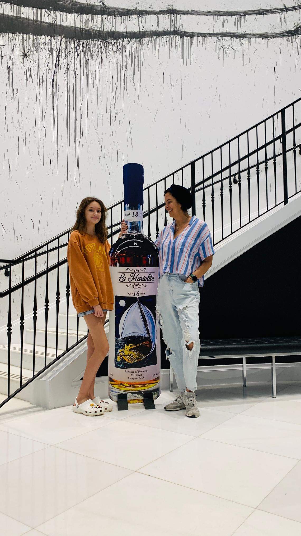 Janet Díaz Bonilla (right) presents her rum La Marielita with her daughter at the Torre de La Libertad, in downtown Miami.