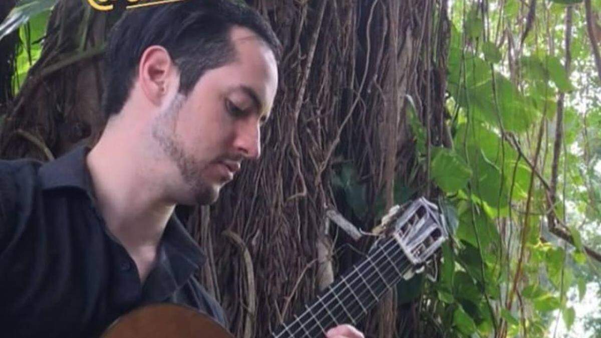 Venezuelan guitarist Aureo Puerta Carreño uses geometry to compose music.