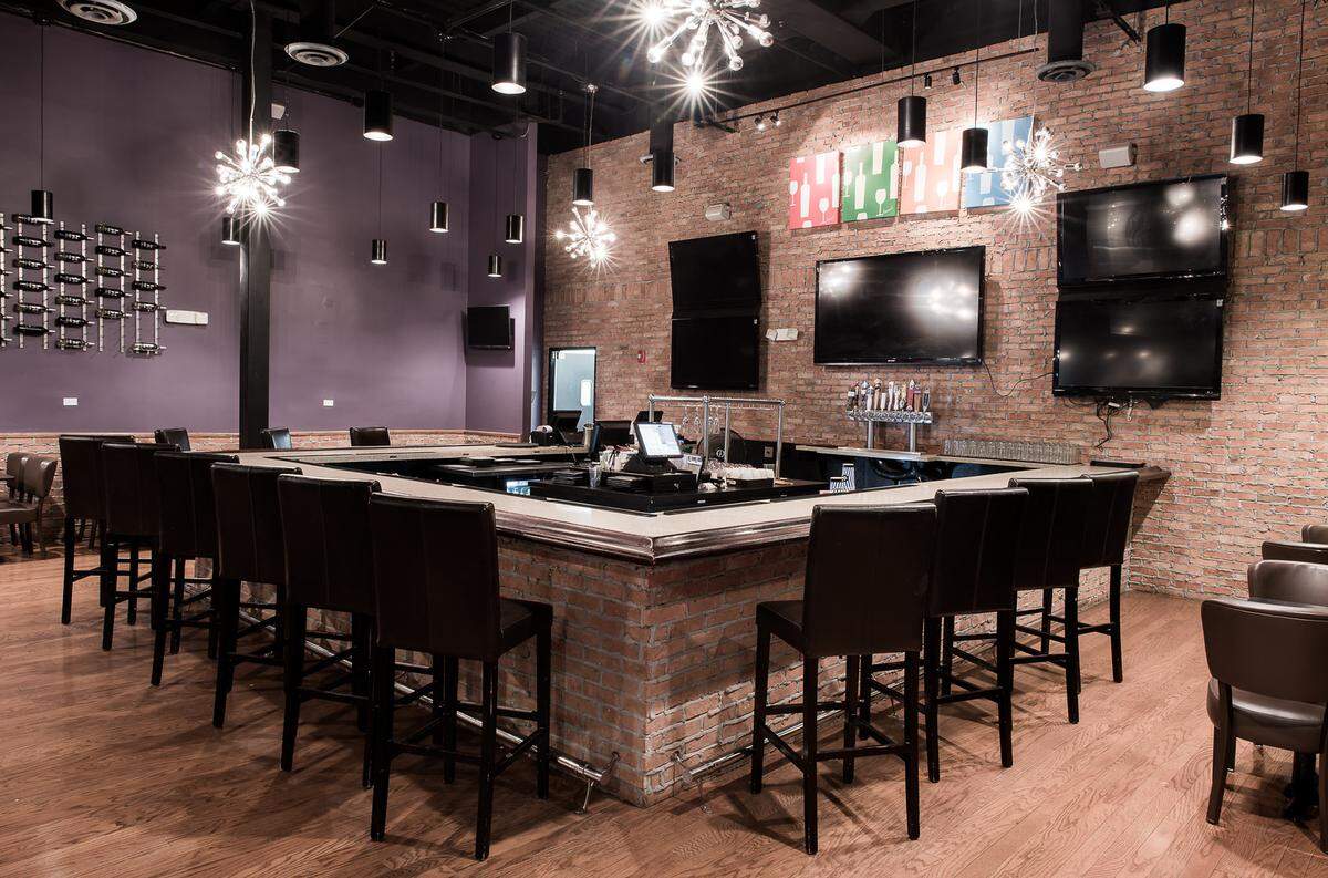 You can stop by the bar for a drink before the movie even if you bought the cheap seats at Cinepolis.