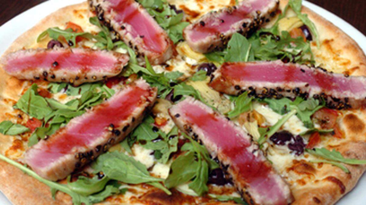 This is a tuna pizza at the Blue Pizza e Cucina. Photo: Peter Andrew Bosch.